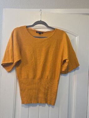 Cable & Gauge mustard yellow knit top